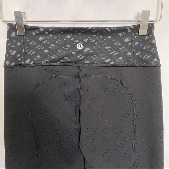 Lululemon‎ Gather & Crow Black Perforated Crop Pant - Picture 5 of 10
